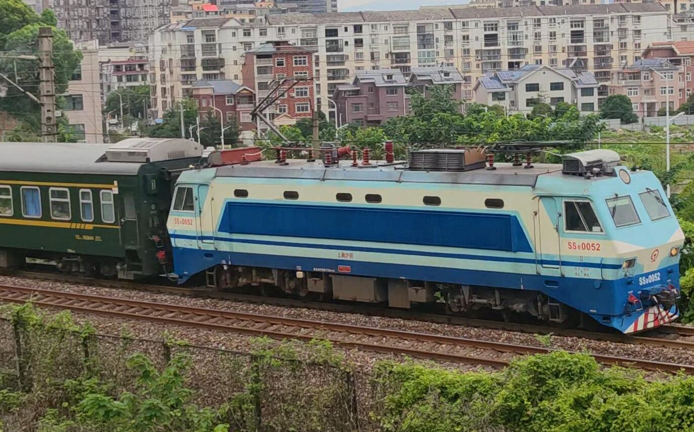 [沪昆线]上局沪段ss8 0052牵引k1076通过