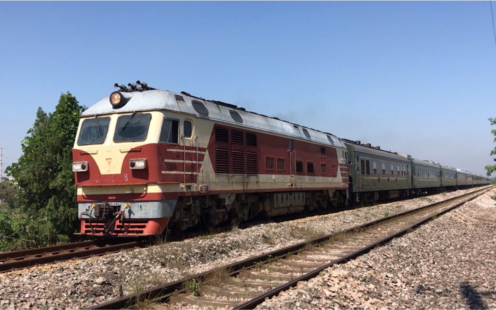 皖赣铁路海峡号k645末班通过