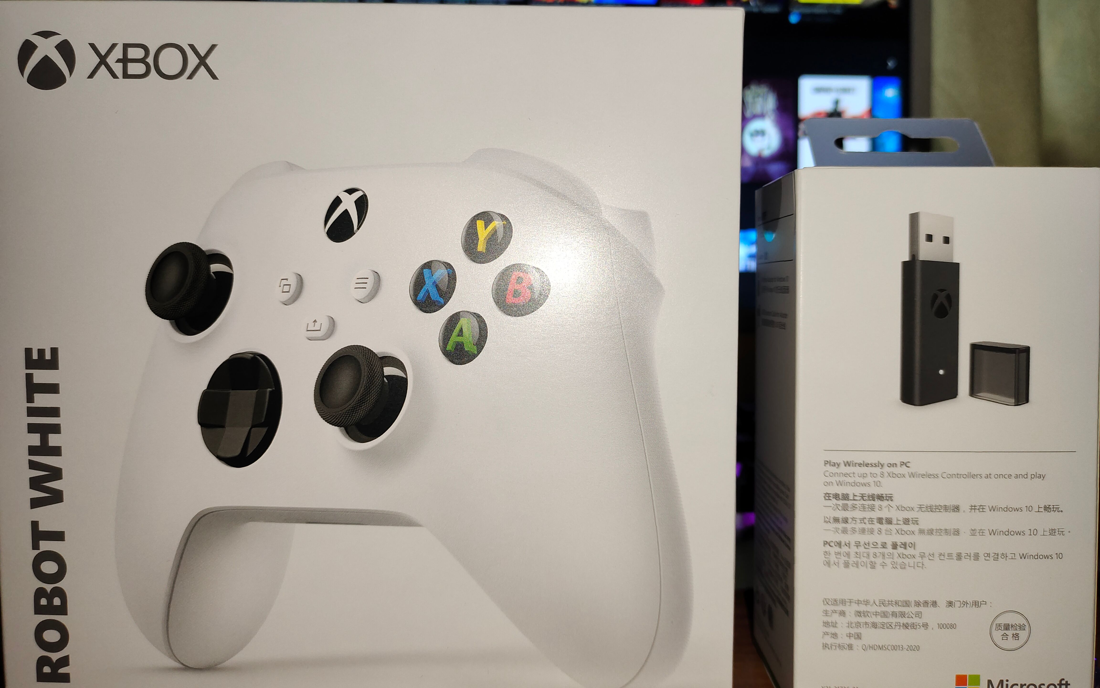 【XBOX新款手柄试玩】PC党需不需要手柄 价值614的XBOX手柄和接收器开箱试玩杂谈