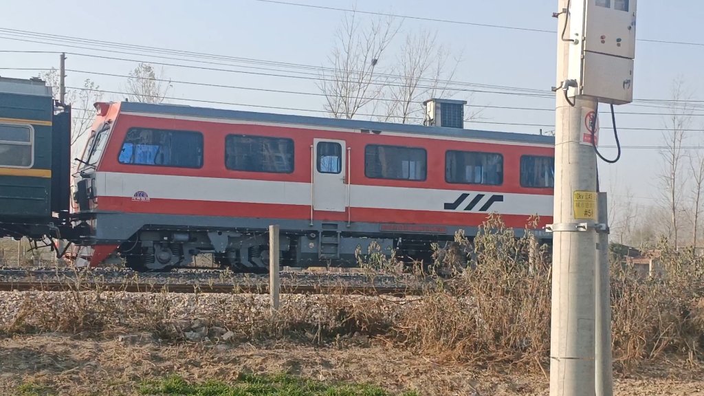 金鹰jy290牵引工程车yz31去客运站方向 四道停车