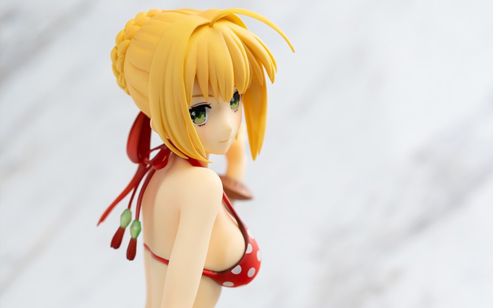 盗版居然更懂人心?尼禄泳装手办祖国版展示