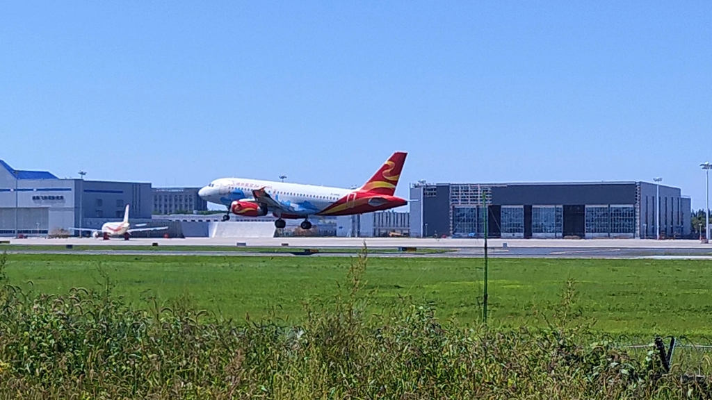 桂林航空a319落地哈尔滨太平机场