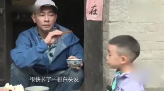 下载视频: Jasper说自己都愁出白头发了，陈小春一脸宠溺-我儿子咋那么可爱