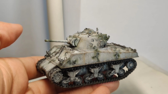 威龙1/72谢尔曼105mm