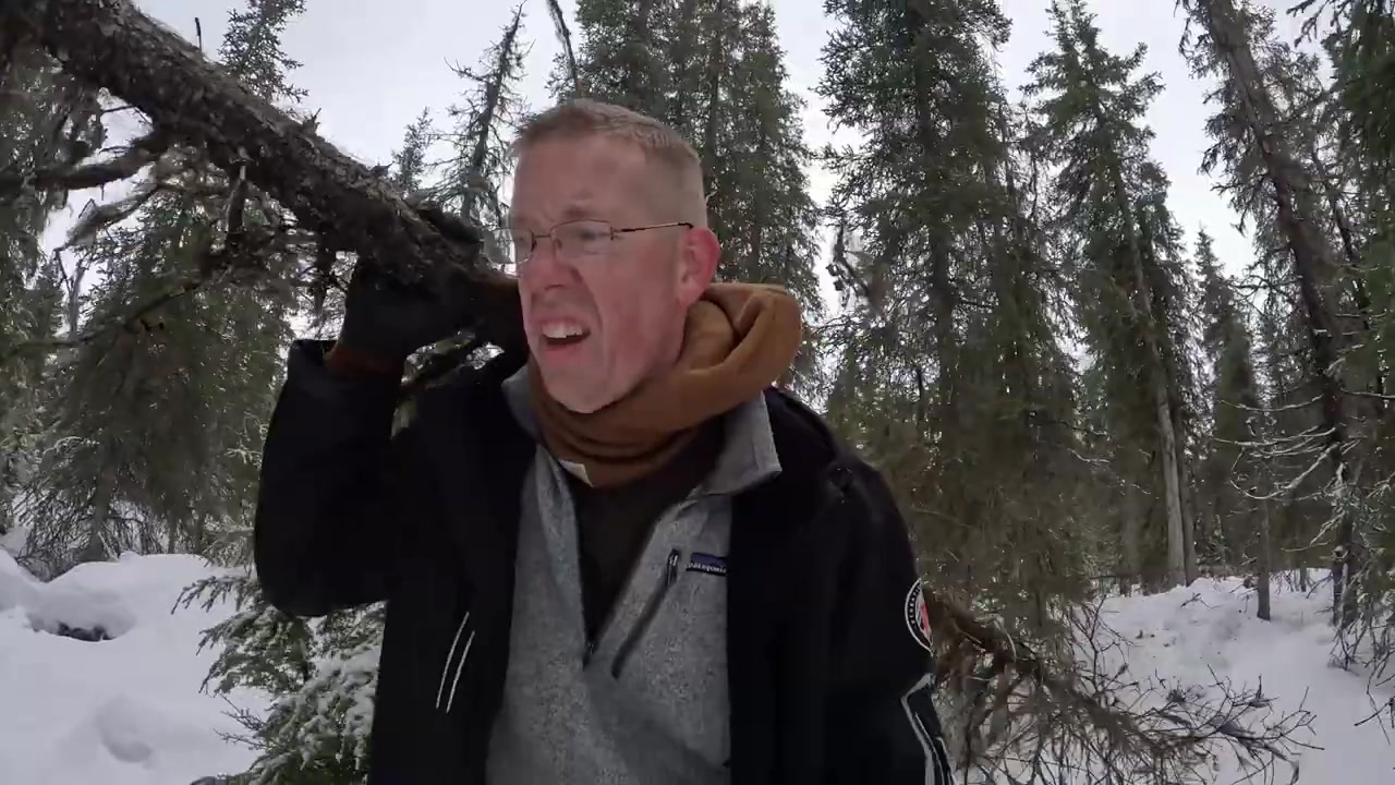 [图]HOT ROCKS in my Bushcraft Cot - Winter Camping in Alaska with a Survival Shelter