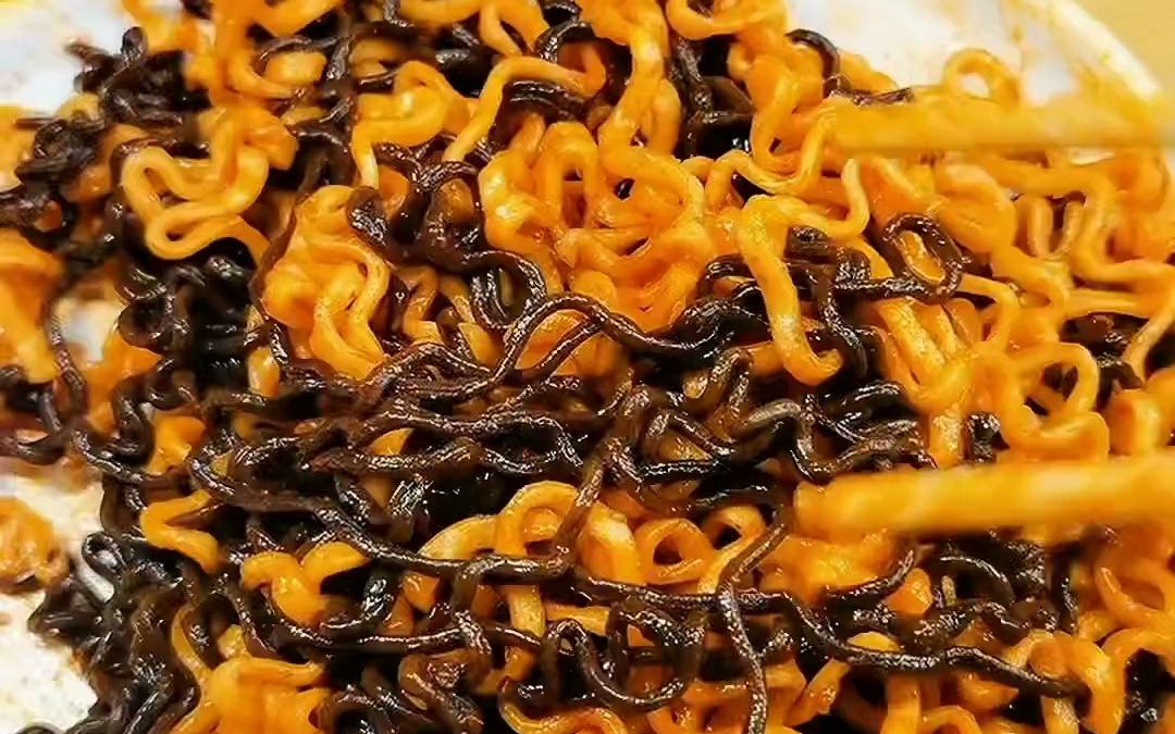 【沉浸式吃饭】鬼椒面加火鸡面会是辣面届天花板吗