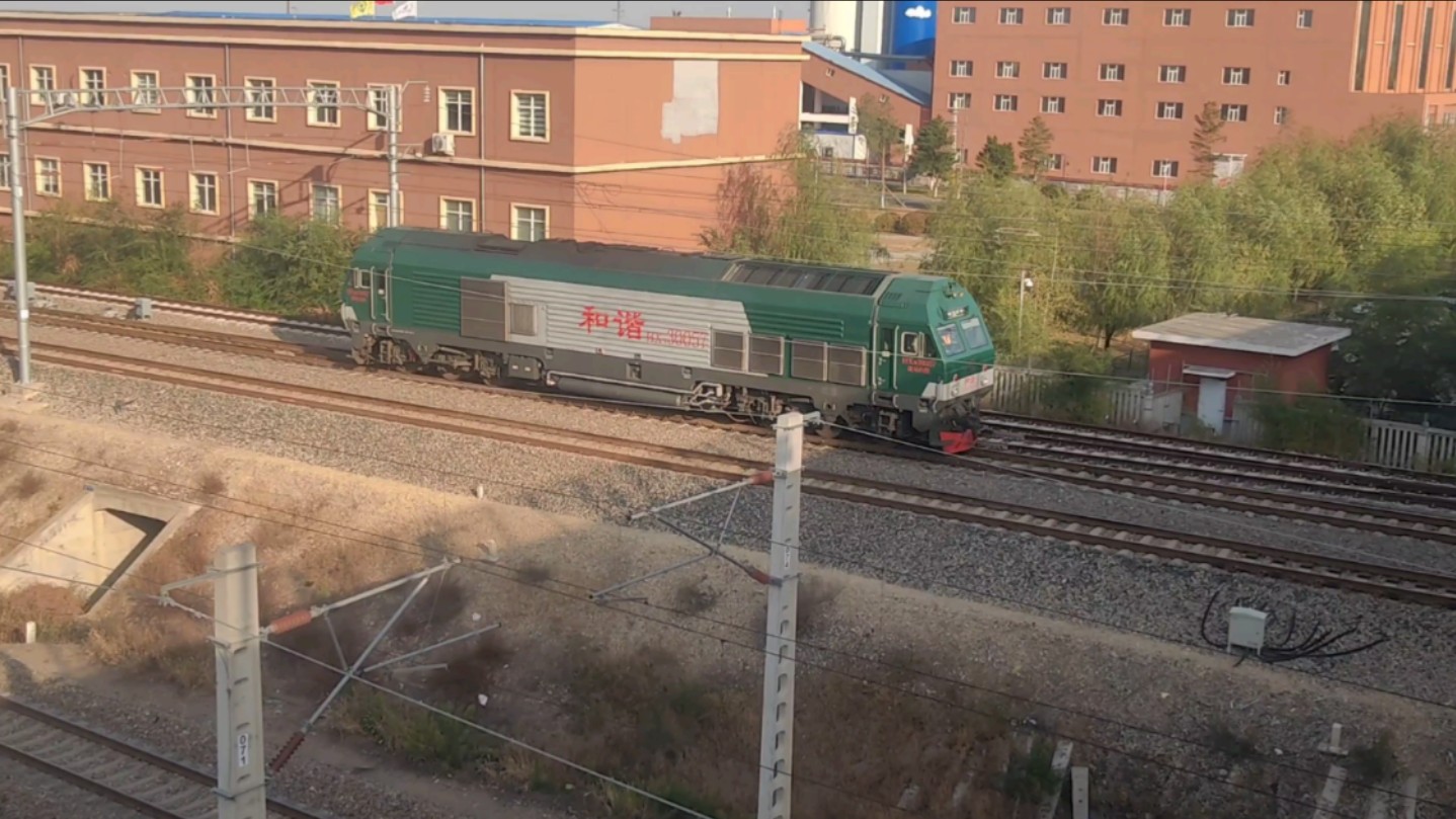 hxn3单机通过白城长白路铁路桥