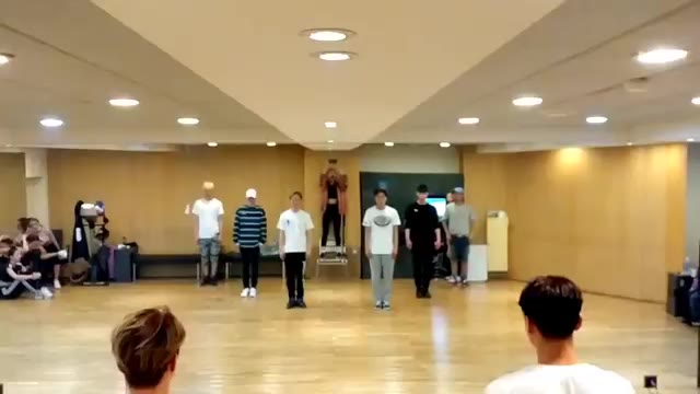 [图]PSY - NEW FACE (Dance Practice) mirror mode 镜面练习室版