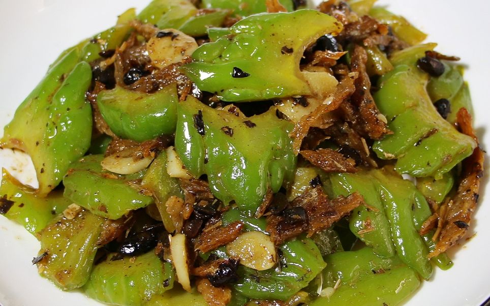 苦瓜加豆豉鲮鱼一起炒增香10倍吃着不苦,做法简单,美味又下饭