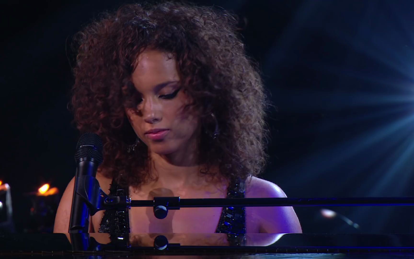 [图]【音乐MV】Alicia Keys - New York State Of Mind (Piano & I AOL Sessions +1)