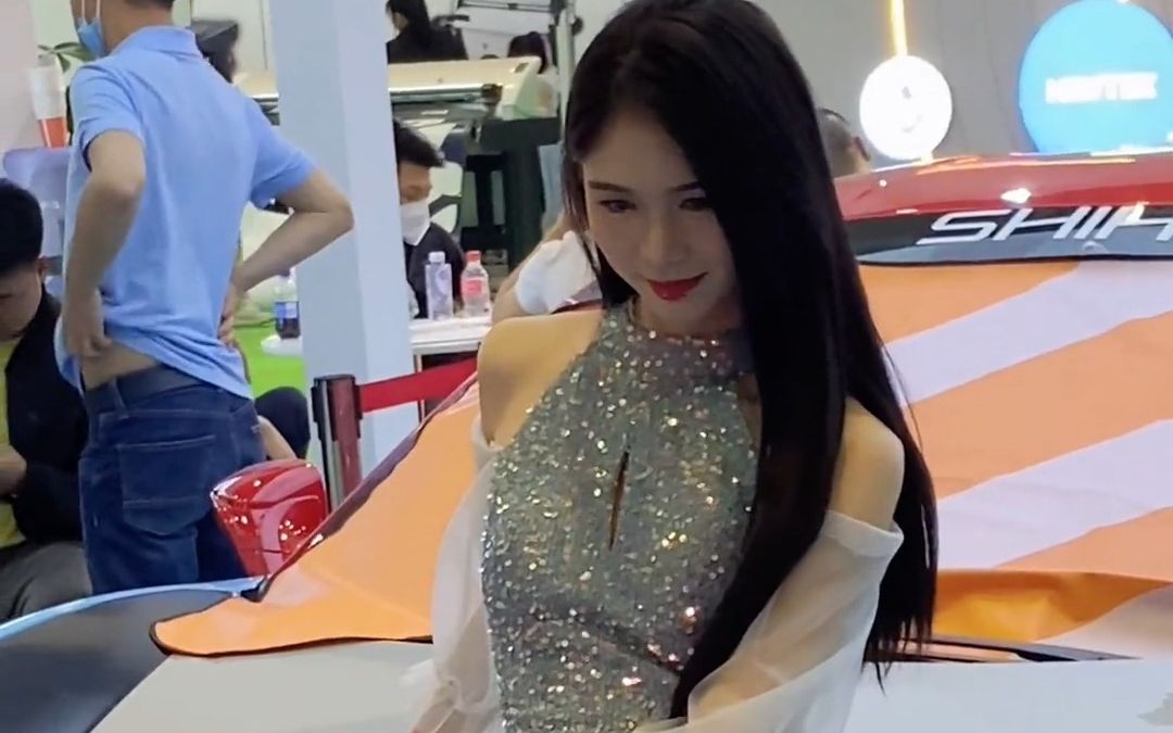 翘臀美臀 #魔鬼身材 #极品车模 #满屏大长腿 #妩媚女神风情万种