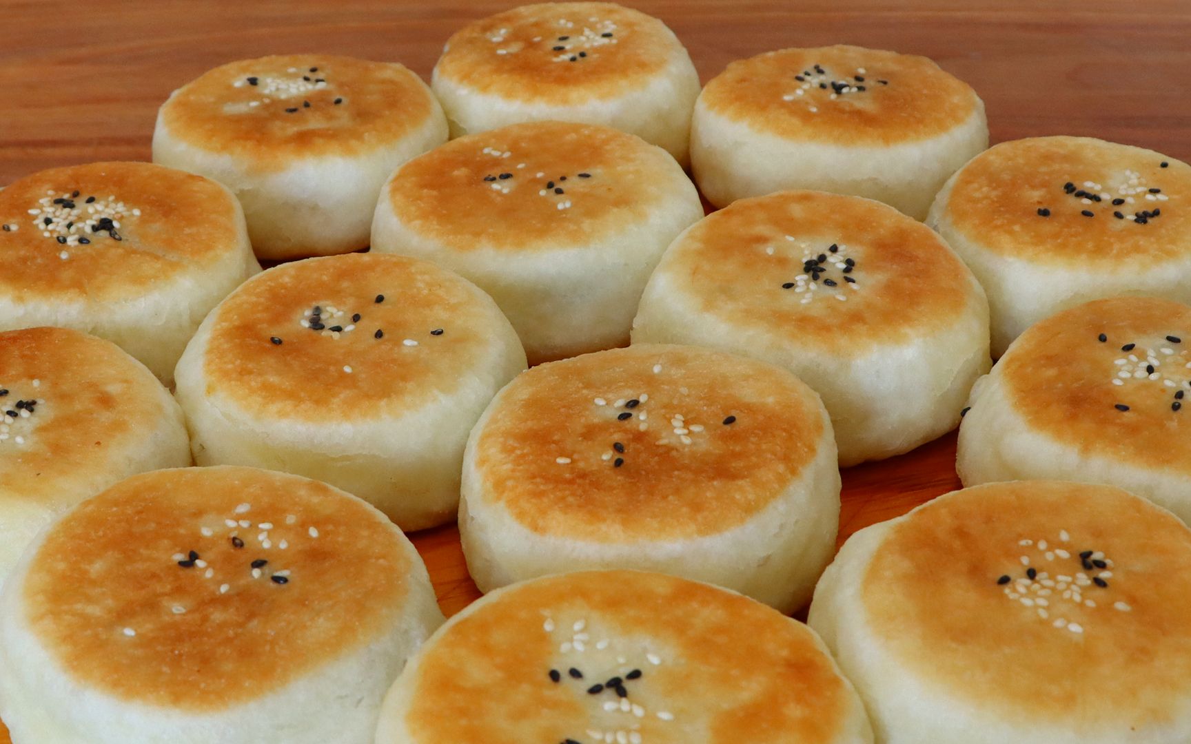 发面豆沙饼怎么做暄软好吃?一斤面九两水过程讲解详细,香甜可口