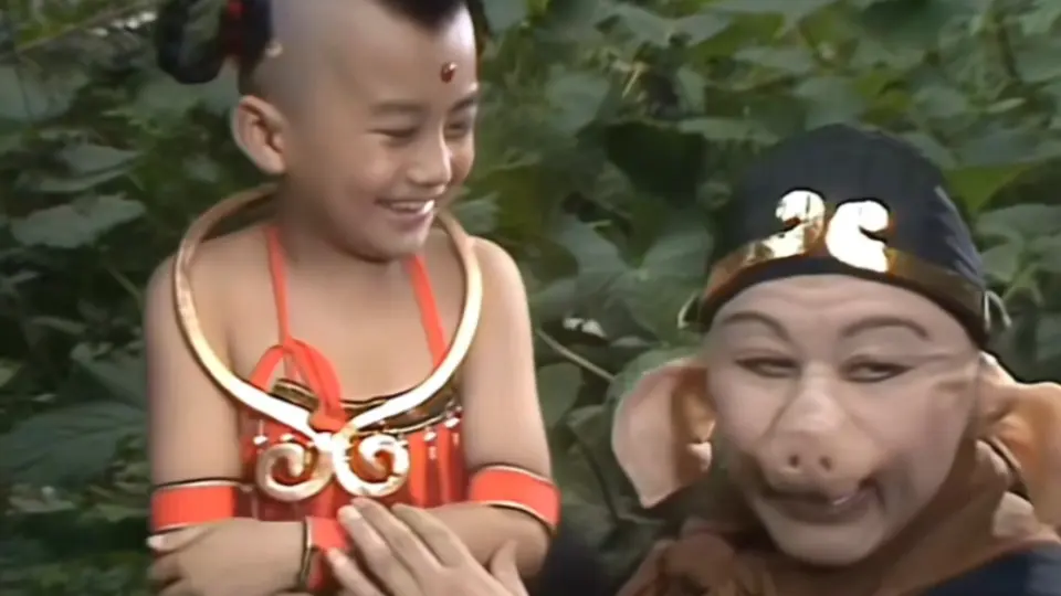 光屁股 