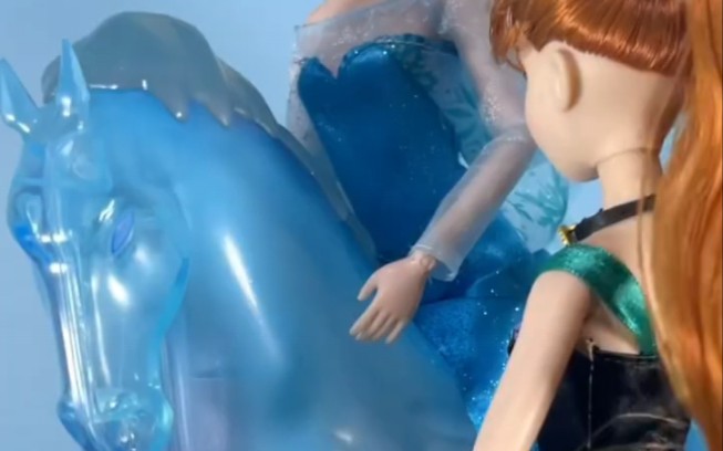 艾莎女王与妹妹