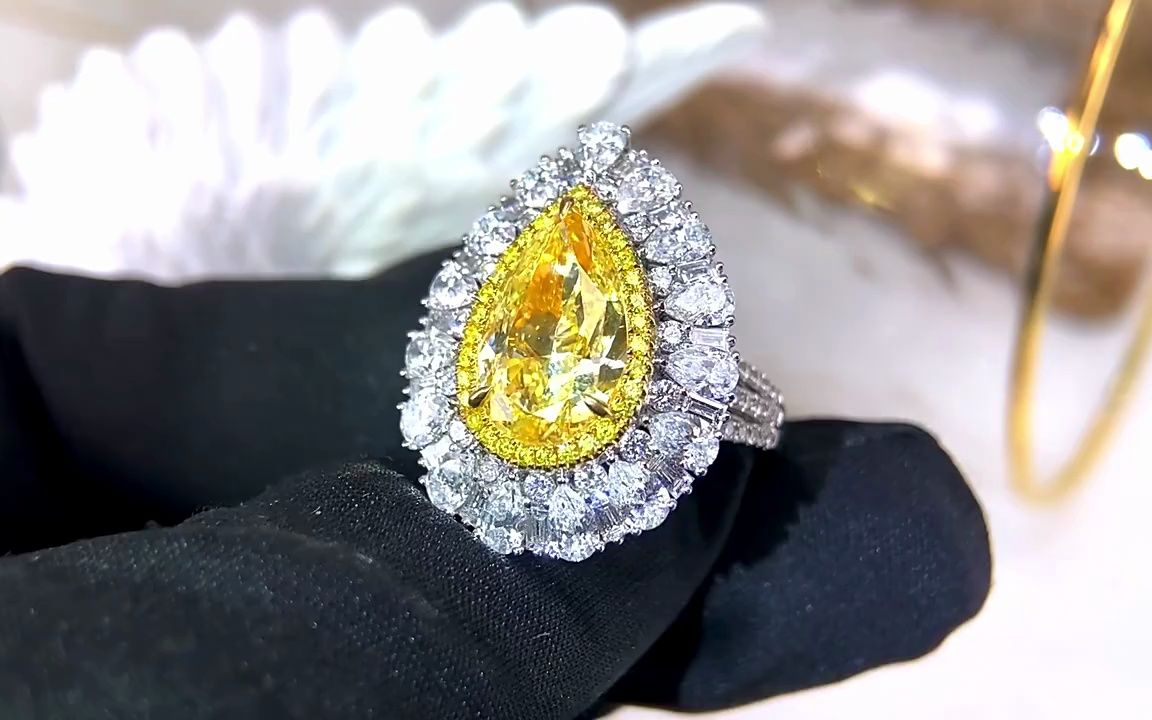 黄钻戒指吊坠两用 5点01ct梨形黄钻钻戒 吊坠 18k镶3点41ct钻石女