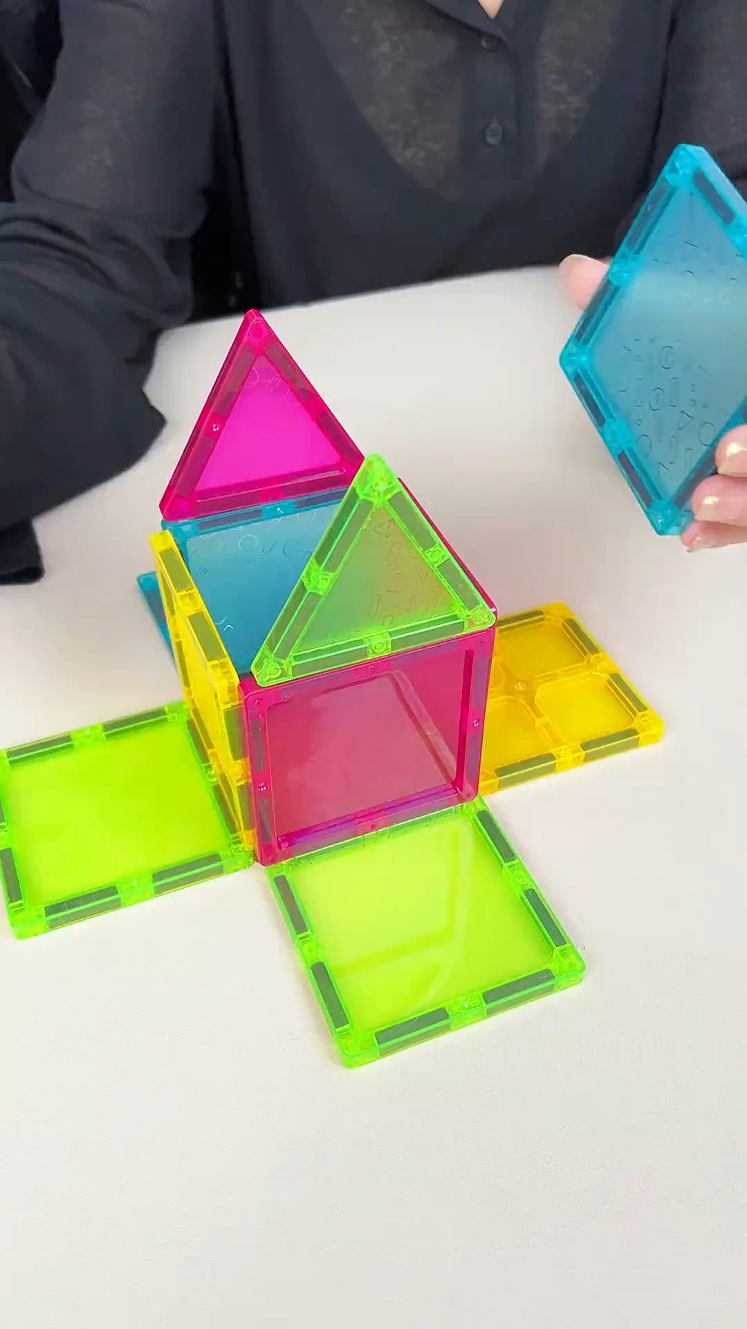 益智儿童玩具彩窗钻面磁力片积木