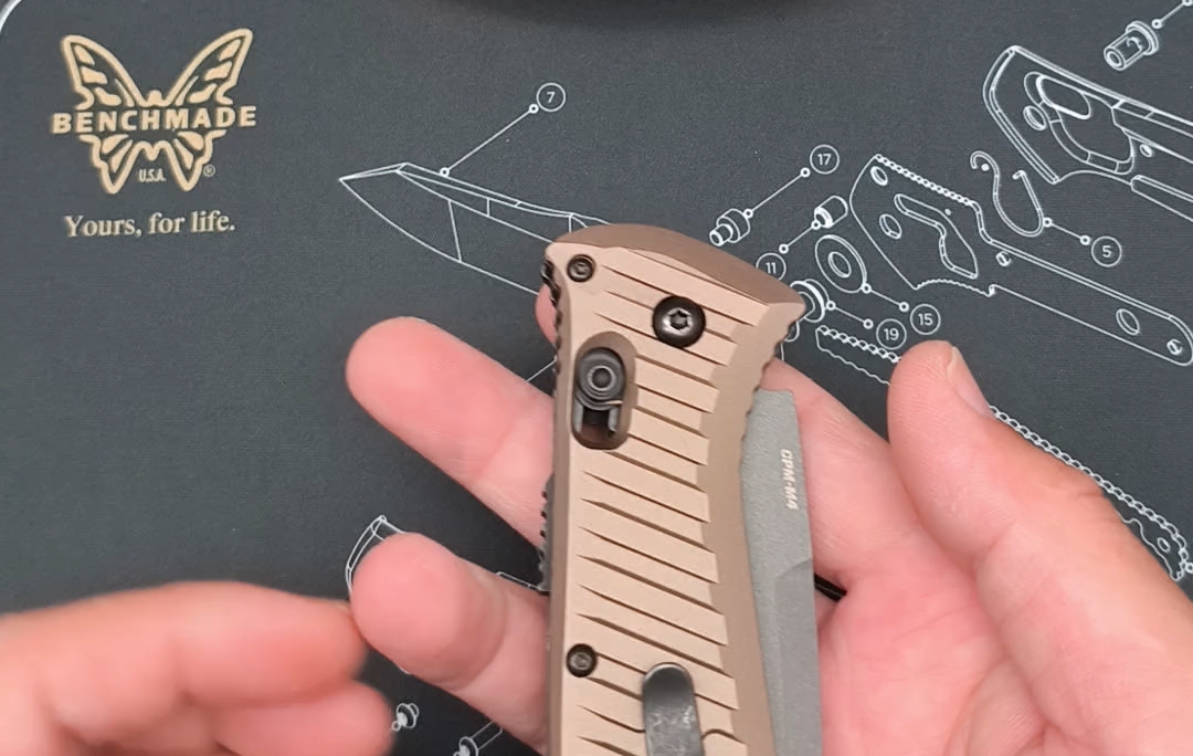 美国原装进口Benchmade蝴蝶经典军警特战队战术侧跳5700SGY1户外露营随身便携救援刀CPMM4高硬度锋利小折钢刀哔哩哔哩bilibili