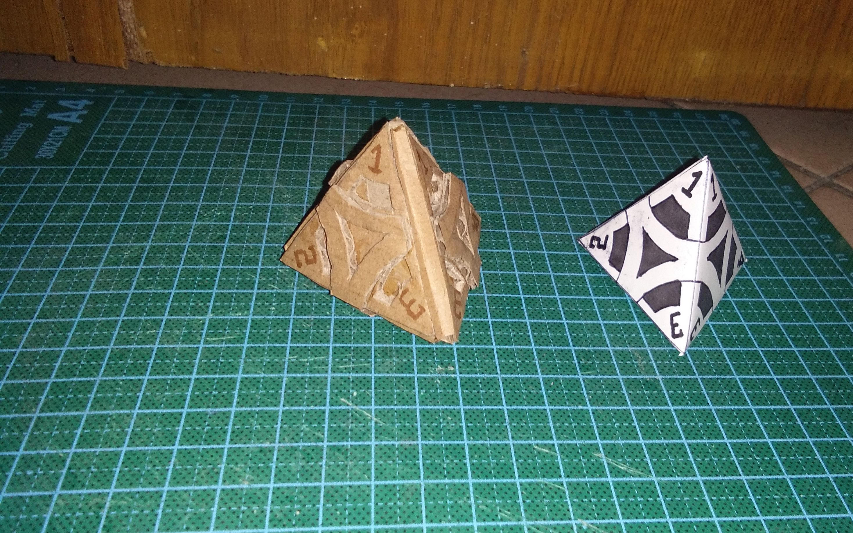 木头的四面骰太难做要不试试用纸板和纸模的做法