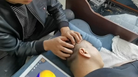 男士头疗上班干活低头族短发抓揉点印堂开天门推坎宫揉太阳点按神庭至