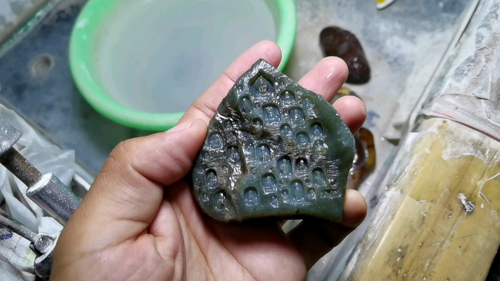 和田玉戈壁料手工雕刻佛窟保持原型雕刻这样设计好看不