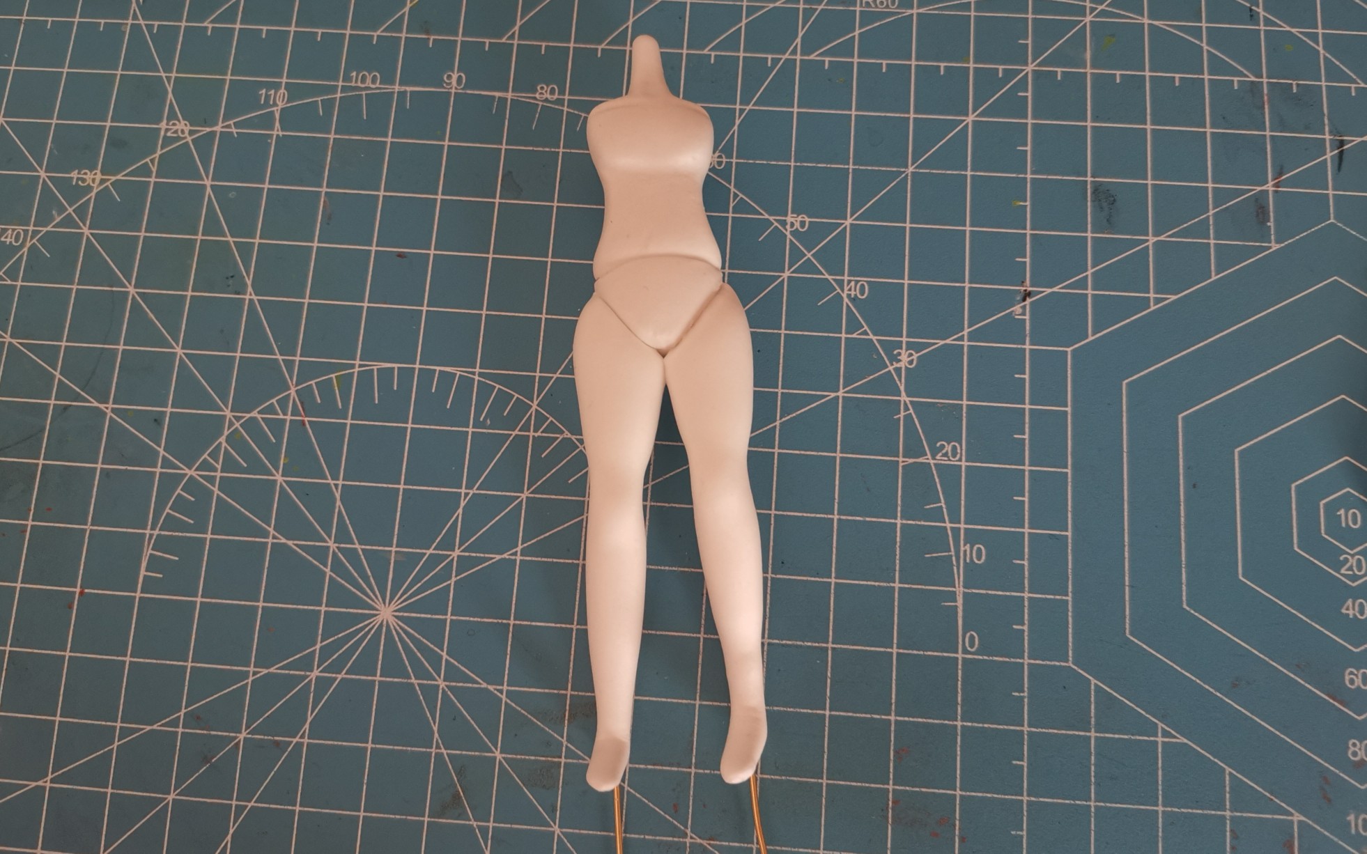 活动作品超轻粘土二次元女生站姿素体制作过程