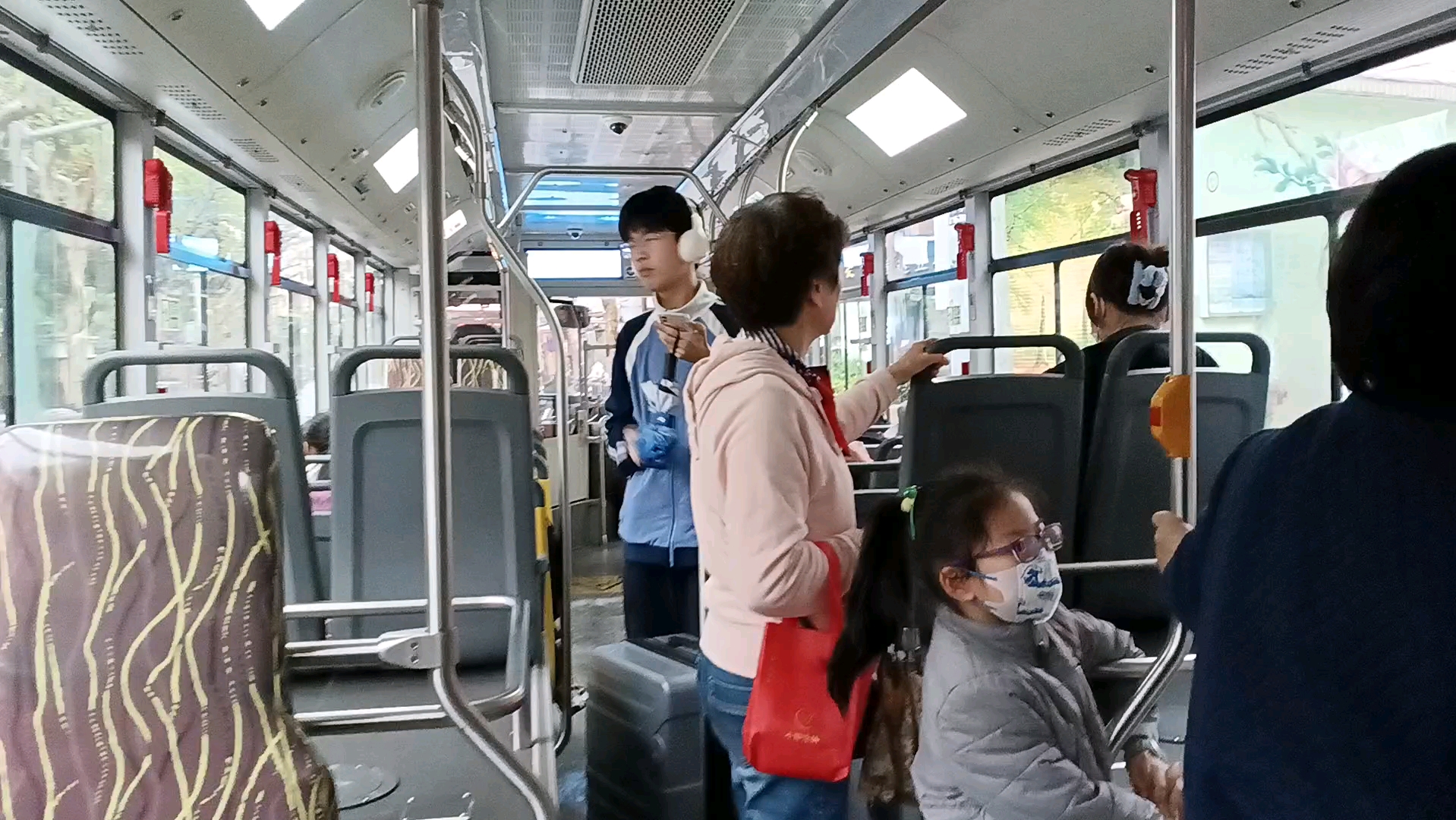 [上海公交|正确配车 紧跟前车s0s]40路 武宁新村-石泉路汉阴路 w1f