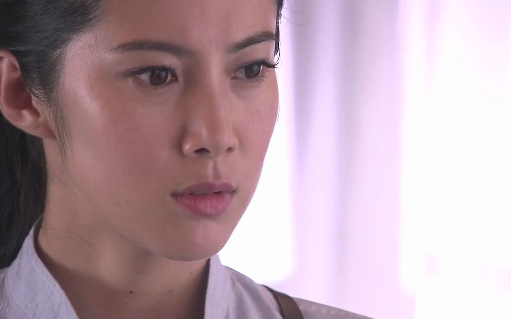 英雄使命:美女刚想切开蛋糕,不料下一秒蛋糕爆炸