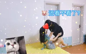 下载视频: 偷看小哥哥的后果！小狼狗真的是惹不得啊！！！