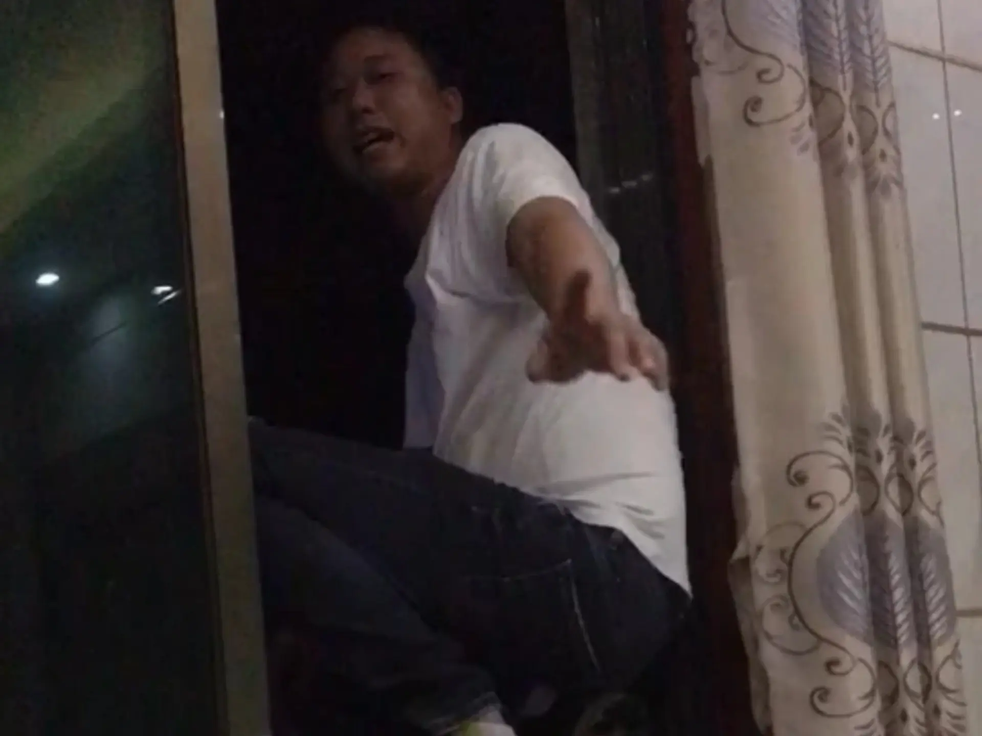 赌狗TV:赌狗经典结局输光以后化身空中飞人_哔哩哔哩_bilibili