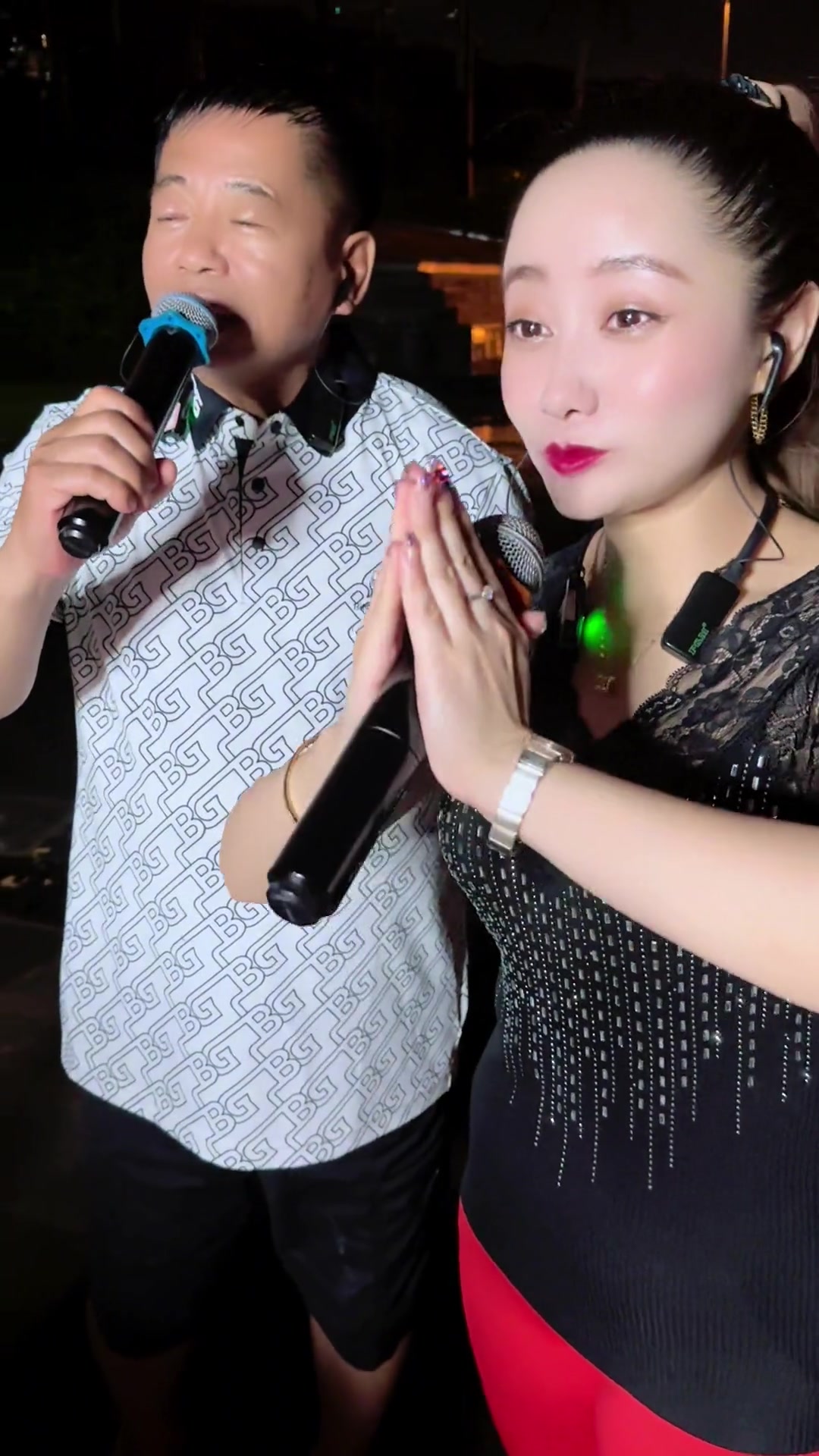 大晨辰鞍山大晨辰户外唱歌真人真唱招牌笑容