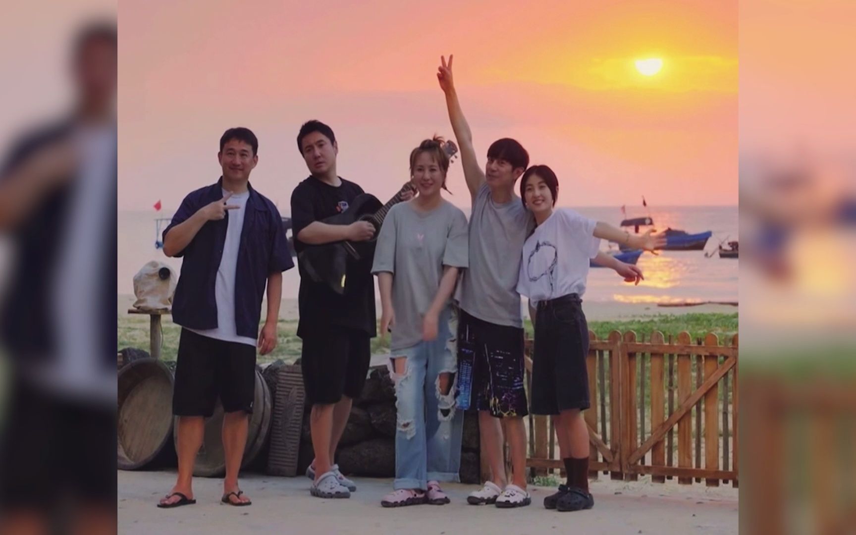 夕阳西下三五好友一张合照太喜欢这期向往的生活啦