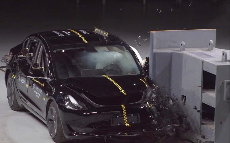特斯拉model 3 正面25%碰撞测试(c-iasi)