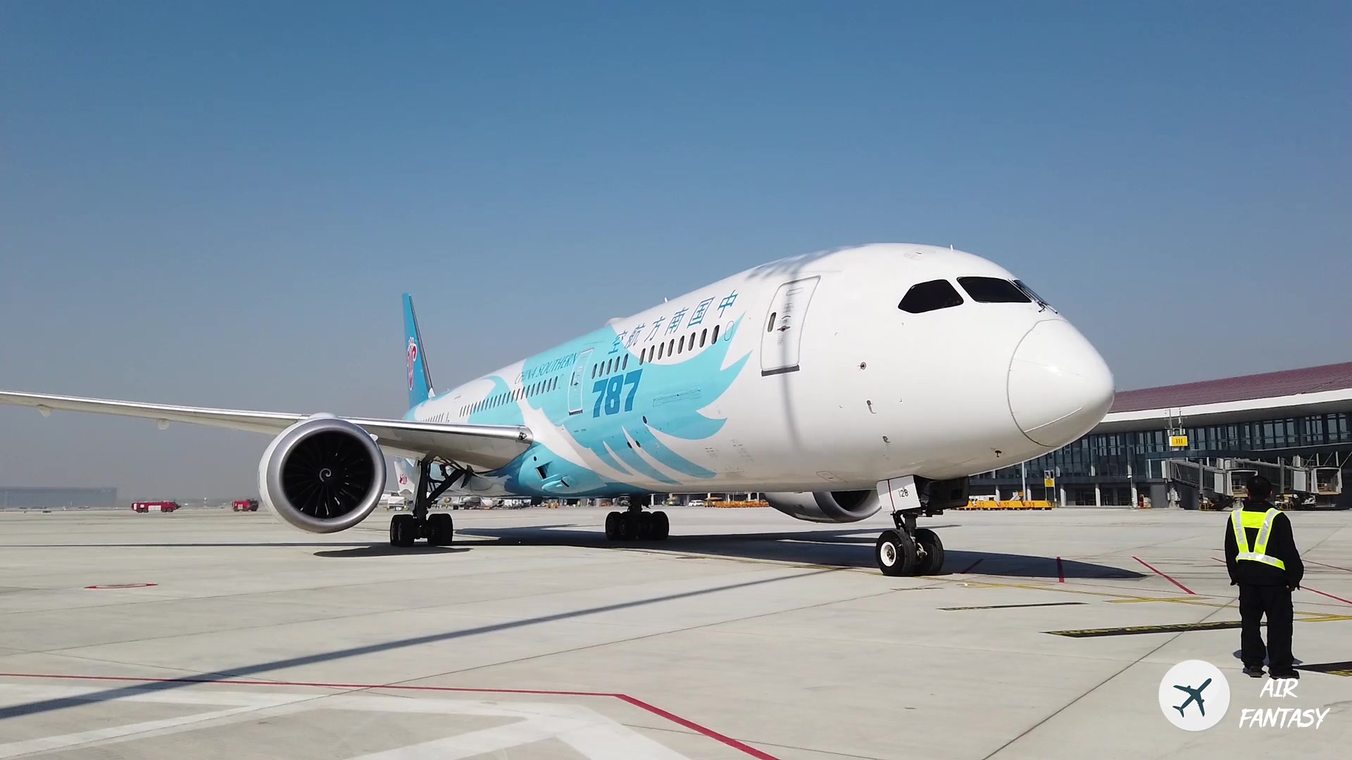 大兴机场拍机南航波音787飞机过水门