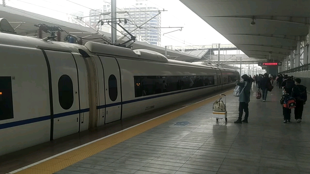 CRH380B广州北站出站图片