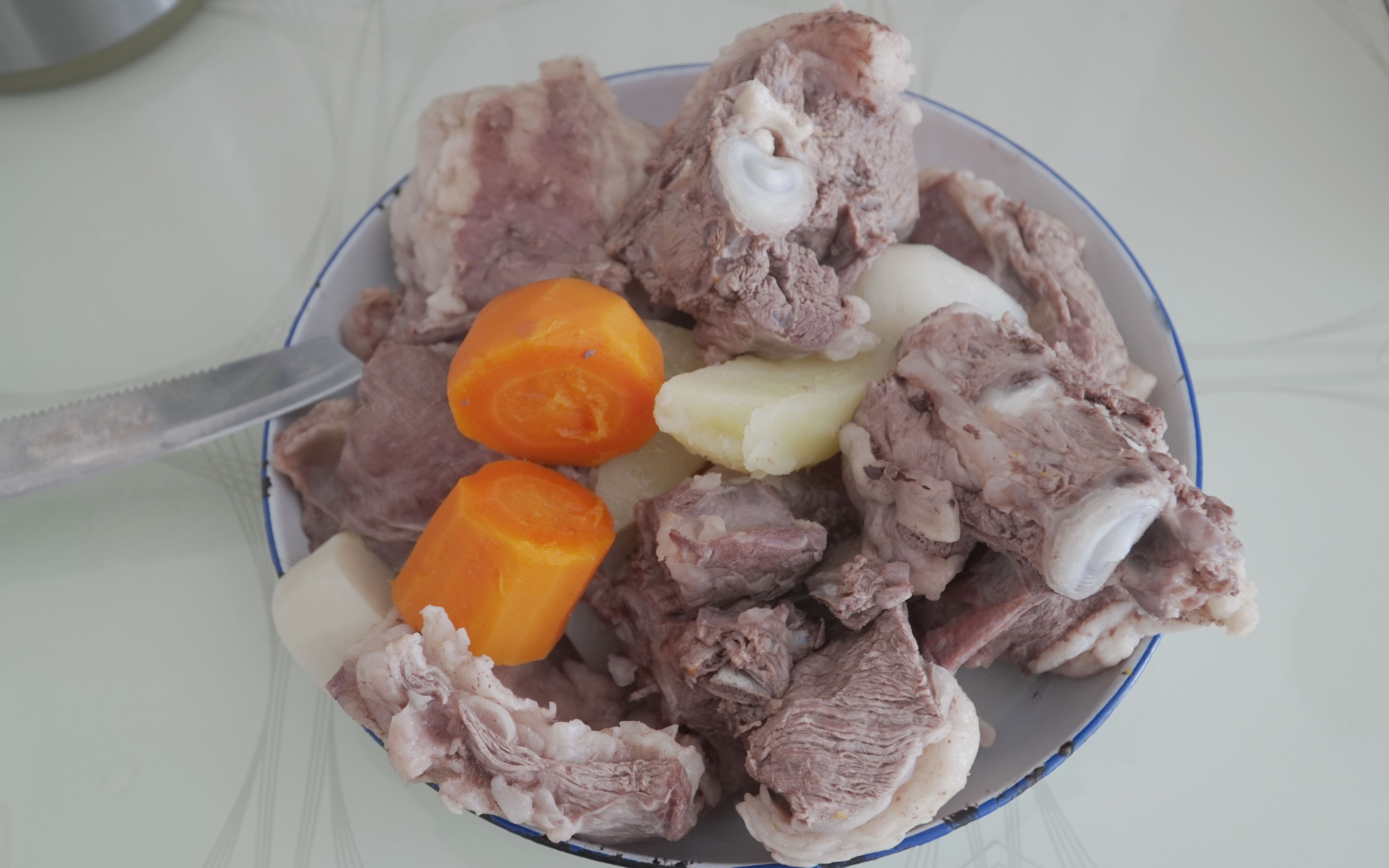 新疆手抓肉的另一种吃法,只需一把盐,菜有了肉也有了