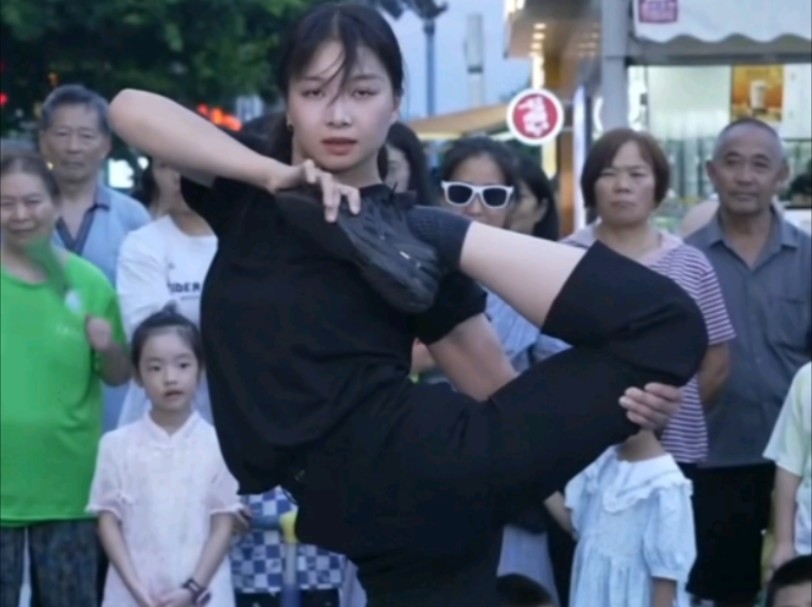 陈石磊邓润菲肩上芭蕾户外直播表演20240815