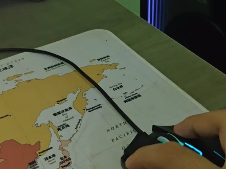 有没有同款狼蛛鬼鲛二代s18鼠标,按住右键后,再按快捷键一直没有点击