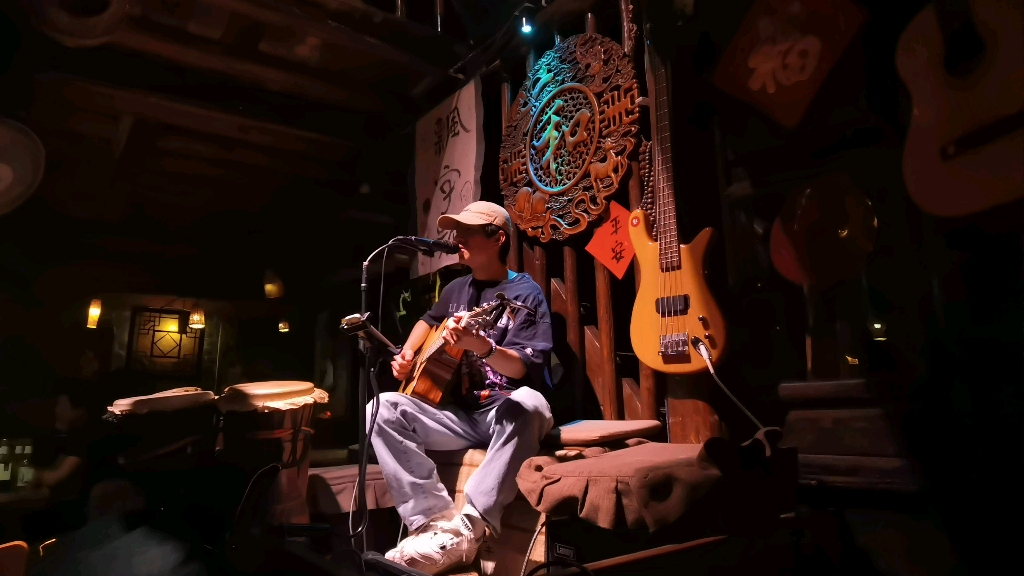 存档大理酒馆云集很安静的一家店民谣为主小哥哥唱的是真不错2022年6