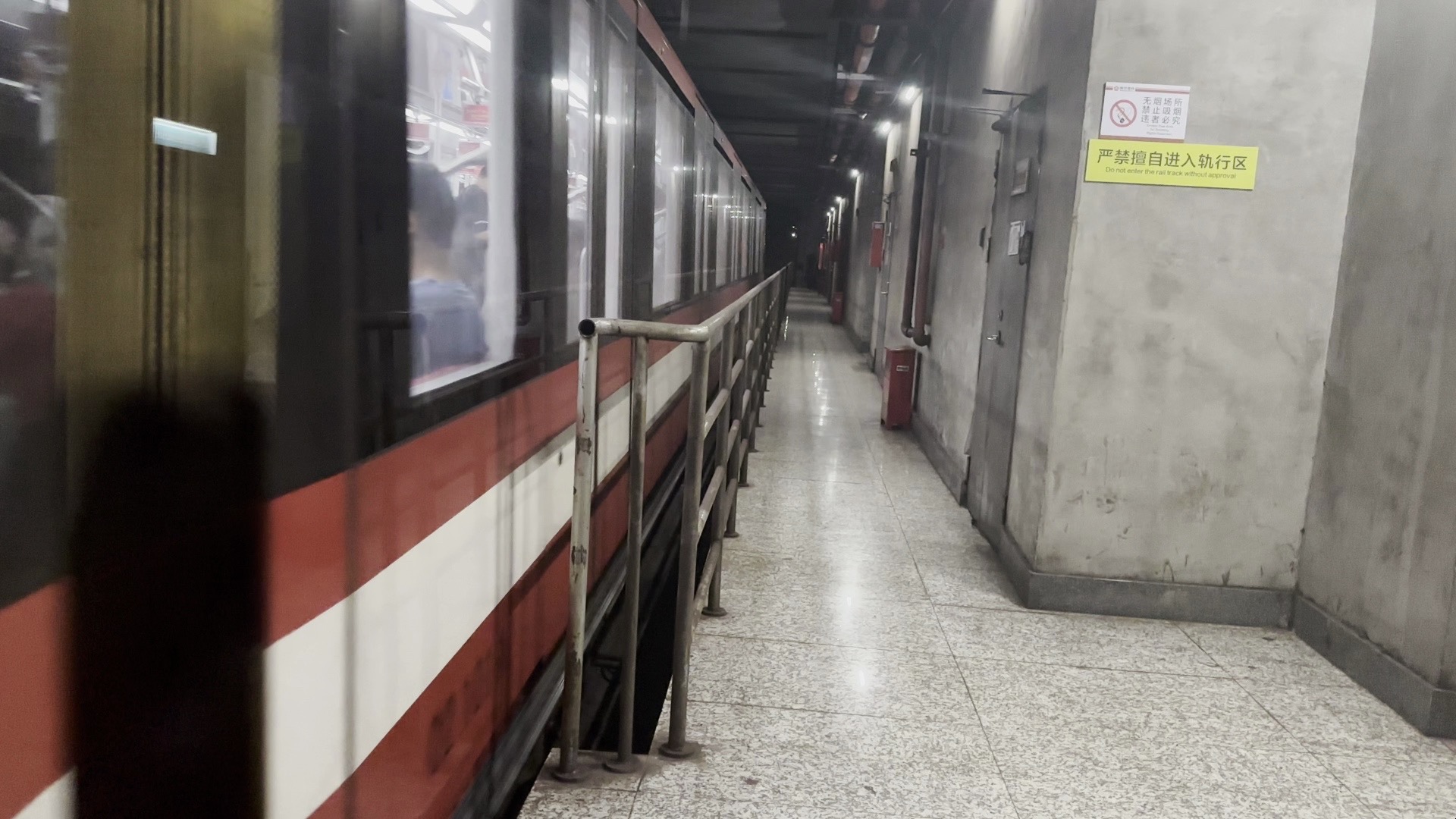 南京地铁2号线02x-101102车进元通站