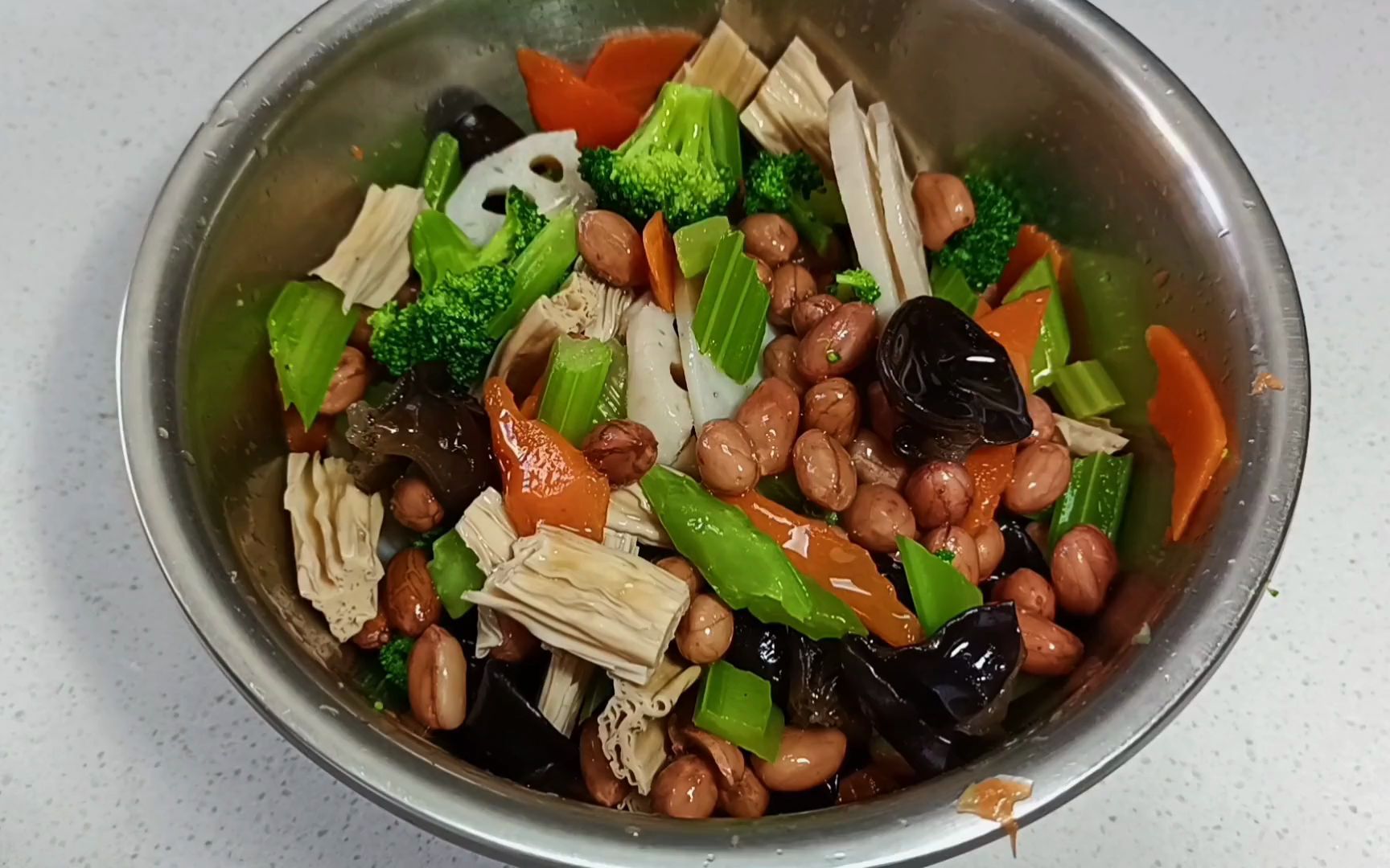 天津人爱吃的"凉拌素什锦",切忌直接撒盐,食材丰富清香爽口