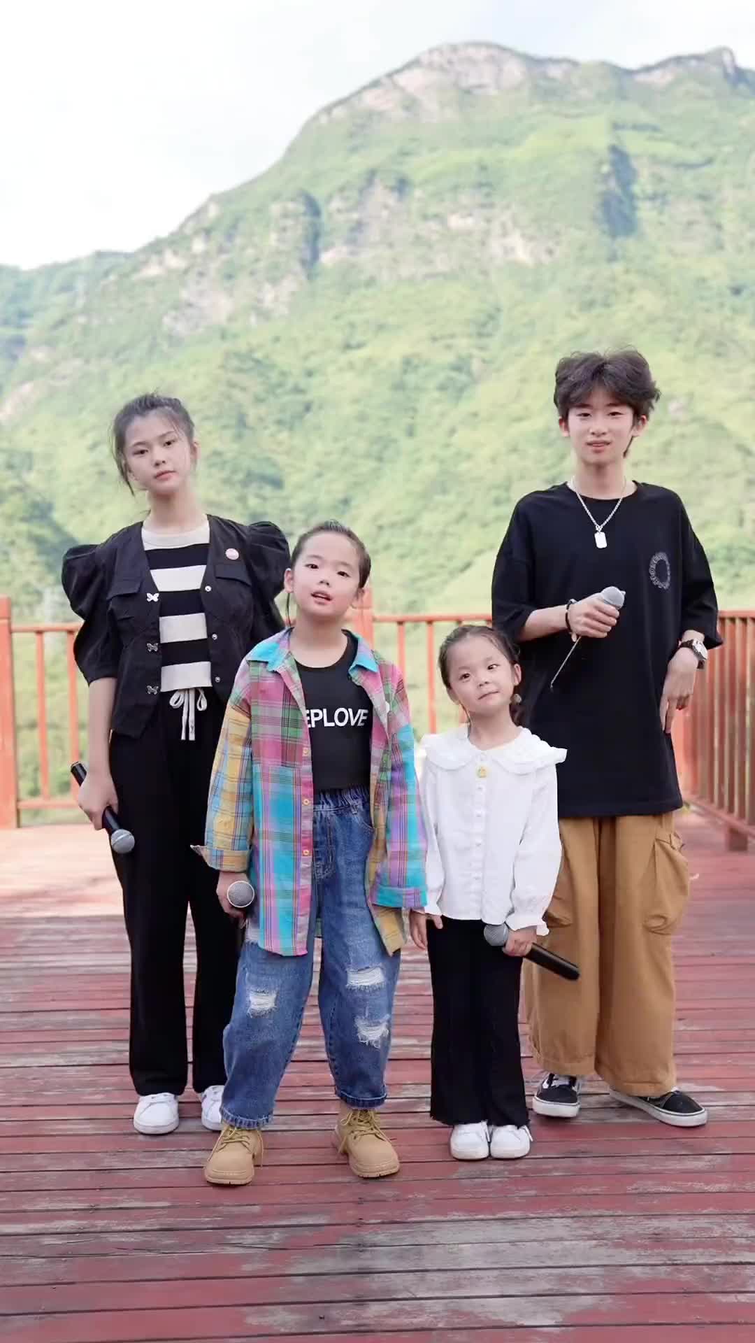 我们兄妹选了半天的歌最后还是小小妹说了算音乐雨儿爱唱歌同城热