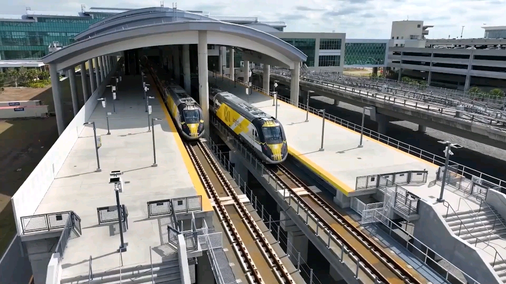 北美铁路视频搬运~最高时速200kph的美国brightline内燃动集高铁的