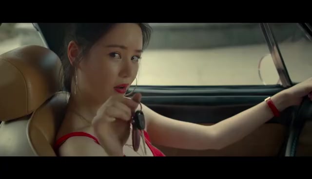 追龙2性感魅惑晶女郎邱意浓与古天乐上演飙车大戏