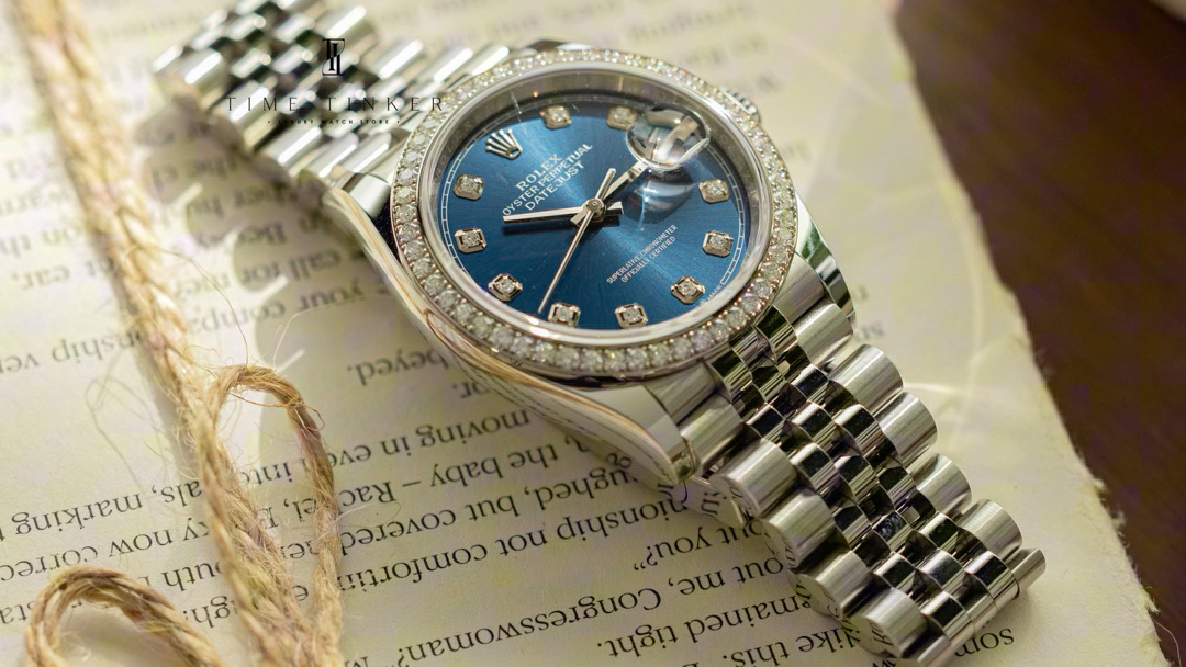 劳力士蓝盘钻圈钻刻126284,直径36mm,蓝色盘面向波光粼粼的大海,搭配