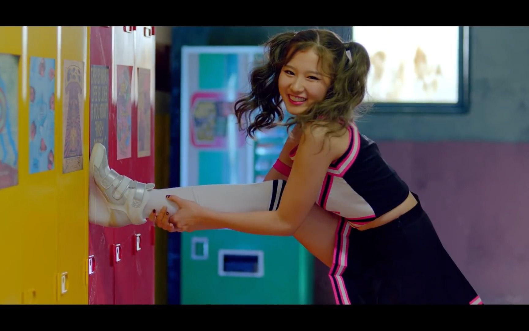 twice- like ooh-ahh mv