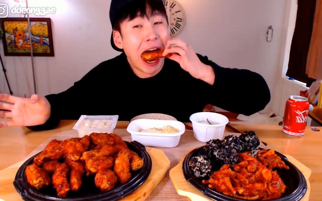 [韩国吃播]大胃王donkey弟弟 6种乌冬面和油豆腐寿司