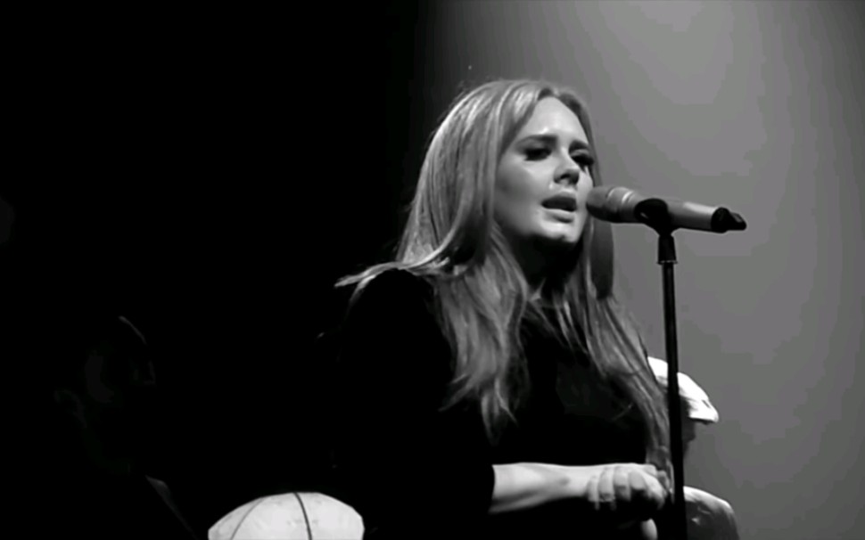 [图]【Adele】 - 'Don't You Remember' - Live at Manchester Academy 17/04/2011