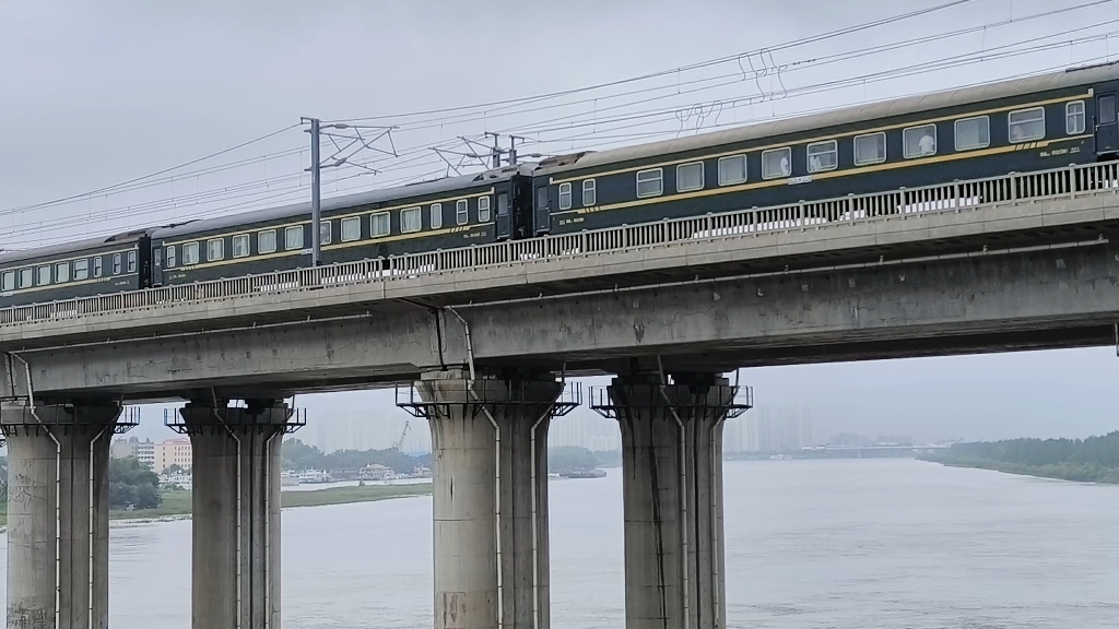 k7103通过松花江铁路大桥