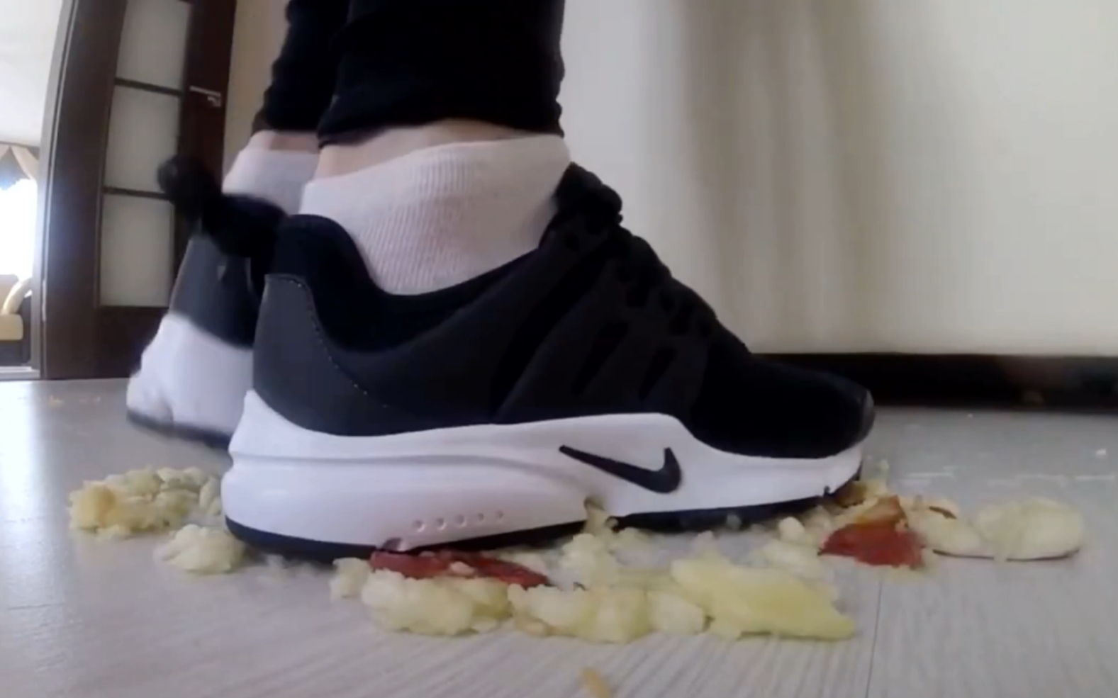 ep36【踩踏解压】nike crush apple(helga li)