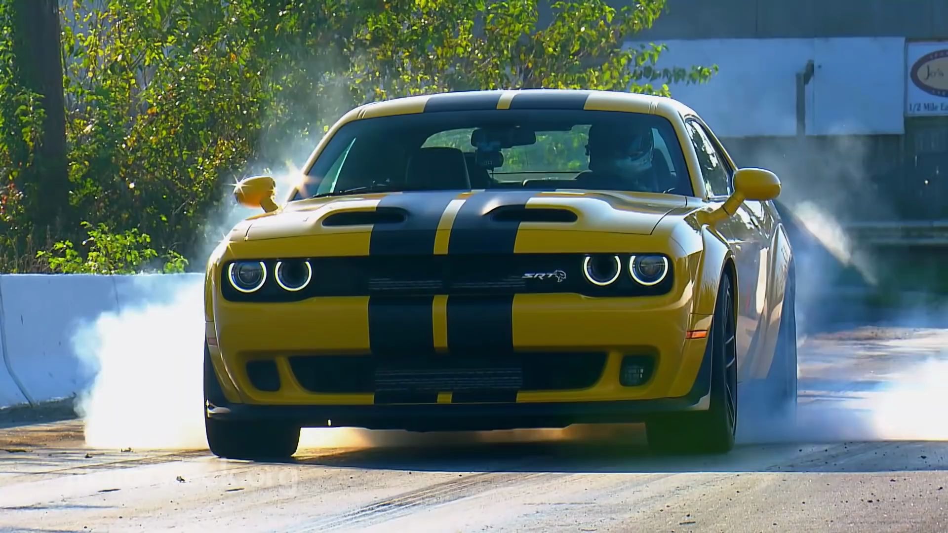 【英语生肉】——赛道评测道奇挑战者srt hellcat redeye_哔哩哔哩